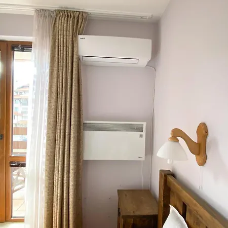 Wooden In Belvedere Apartment *