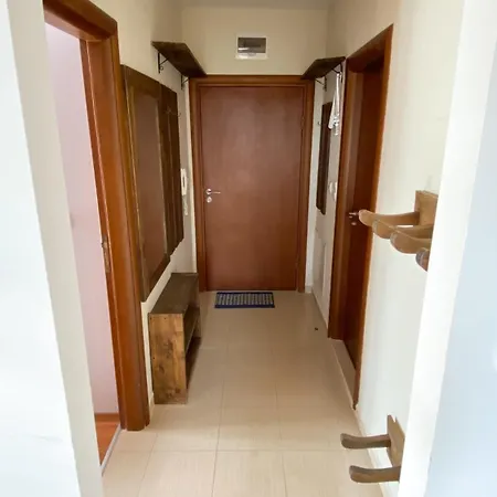 公寓 Wooden In Belvedere